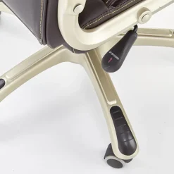 Sedia da ufficio classica in ecopelle marrone ottone Eclipse