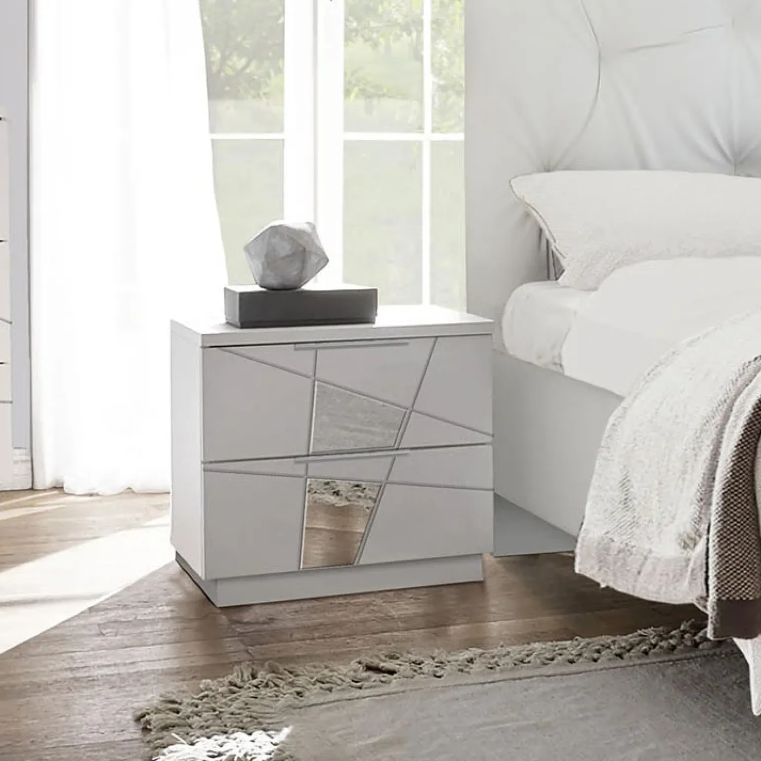 Set 2 comodini 51x48h cm con cassetti bianco opaco frassinato con serigrafia e specchio Olimpo